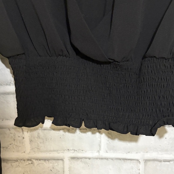 Yaya & co Black Long Sleeve crop style Blouse, low cut crossover size Small - Picture 5 of 9
